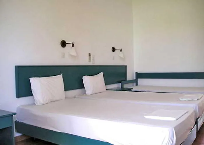 Three Stars Hotel